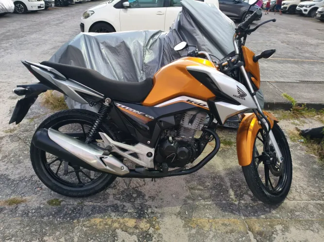 Titan versão limitada 40 anos