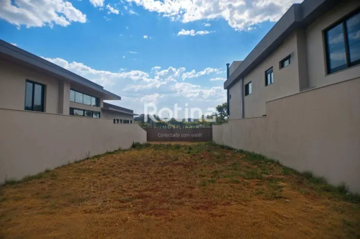 Terreno à venda no Bairro Gávea, em Uberlândia, com vista privilegiada