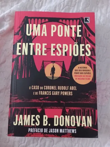 Livro seminovo Uma Ponte Entre Espiões - James B. Donovan