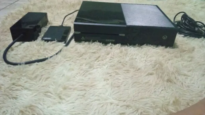 Vendo Xbox One Sem controle 500$
