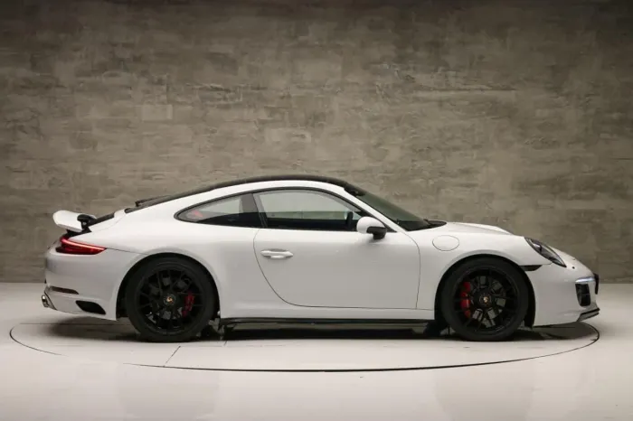 Porsche 911 Carrera GTS Coupe 3.0 (991) 2018