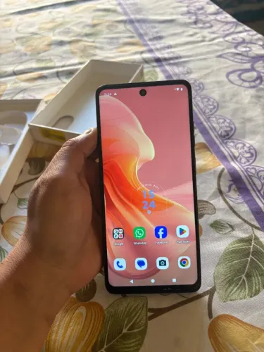 Celular, passo cartão de crédito também.