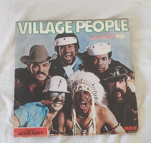 LP disco de vinil Village People GO West 1979 toca disco radiola vitrola som antigo 3x1