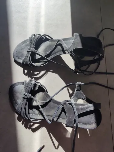Sapato Preto com tiras 37 
