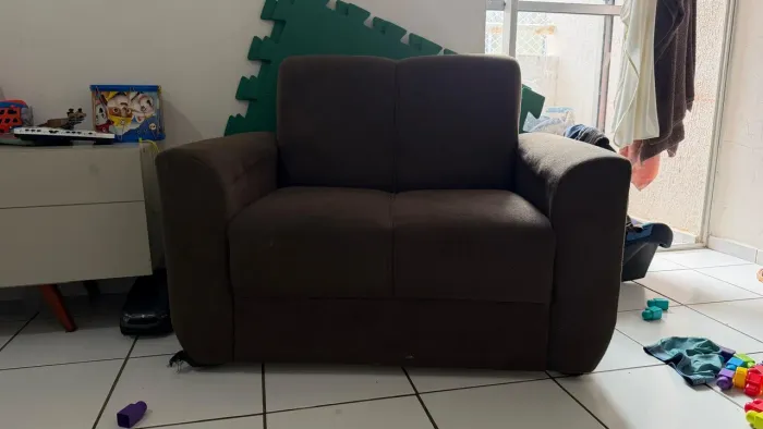 Conjunto de sofá (2 e 3 lugares) cor café 