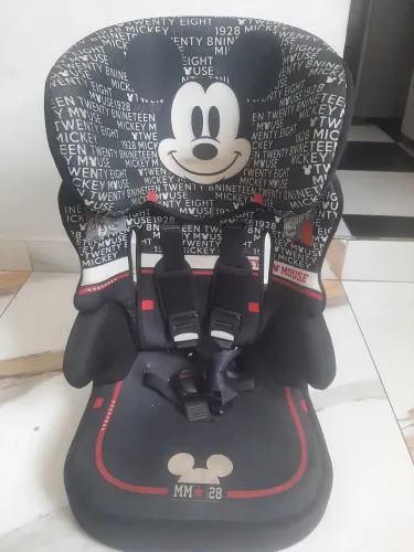 Cadeirinha de carro para bebe mickey