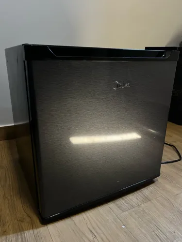 FRIGOBAR 45 litros - MIDEA inverter