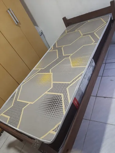 Cama madeira maciça de solteiro + colchão novo