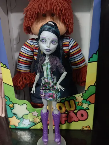 Boneca monster high Elle eedee básica