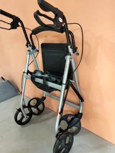 ANDADOR DOBRÁVEL COM RODAS!