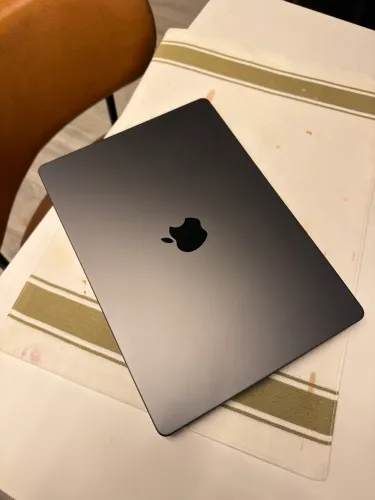 Apple Macbook Pro M5 - 2026 - 16gb de ram e 512gb de ssd 14''