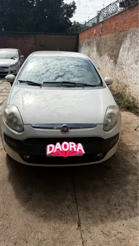 Fiat Punto Attractive 1.4 Fire Flex 8V 5P 2013