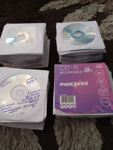 Cds de vários estilos musicais
