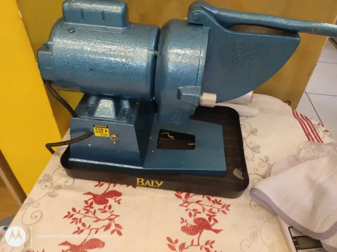 Vendo ralador de queijo todo novo 1500.00 *