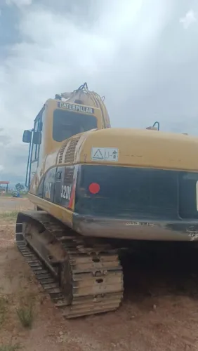 ESCAVADEIRA CAT 320 D