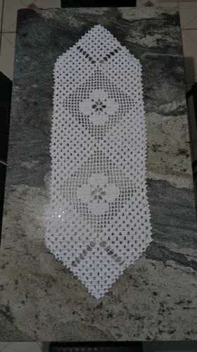 Trilho de mesa em crochê