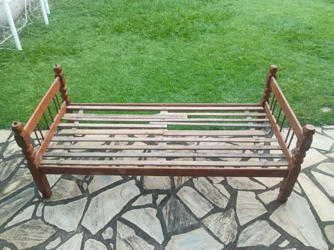 Cama solteiro em pinus