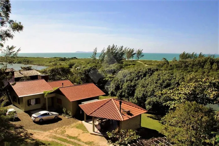Imóvel Espetacular com 2 casas em Garopaba - Vista Mar