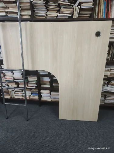 ÓTIMA MESA P/ESCRITÓRIO