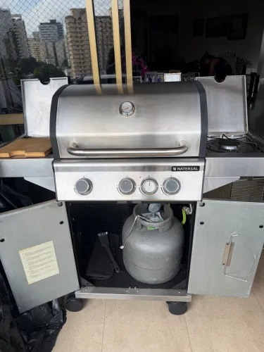 CHURRASQUEIRA À GÁS NOVINHA