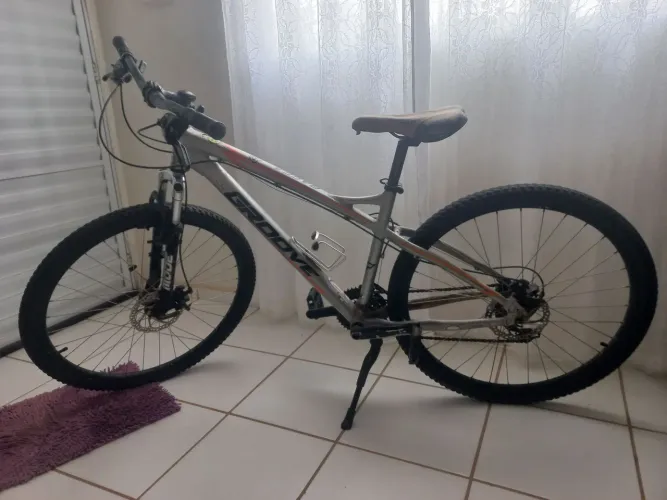 Vende-se Bicicleta em perfeito estado de uso.
