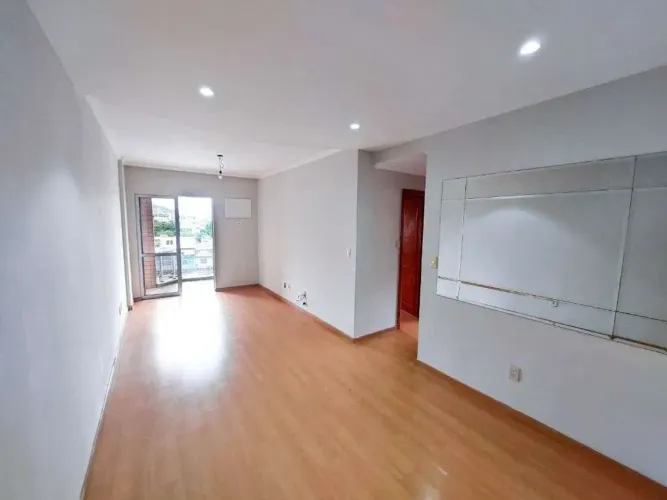 Apartamento para venda com 2 quartos e varanda em Praça Seca