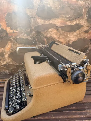 Máquina de escrever Remington 17 funcionando