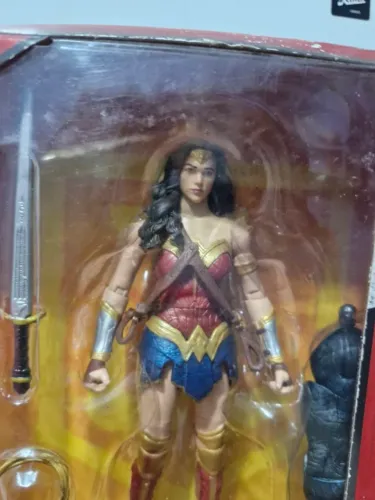 Boneca Mulher Maravilha Wonder Woman DC Multiverse Liga da justiça Filme Nova, Lacrada