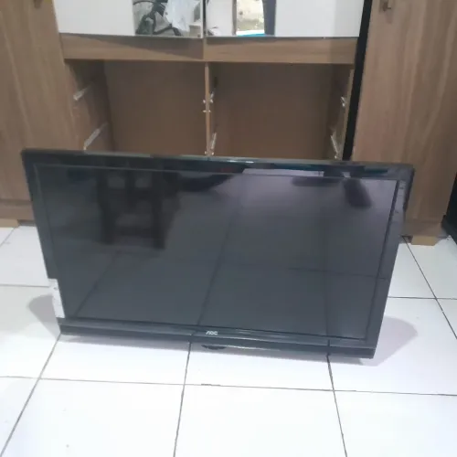Tv aoc 42 polegadas com detalhe