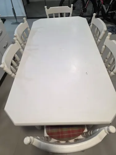 Mesa com 6 cadeiras