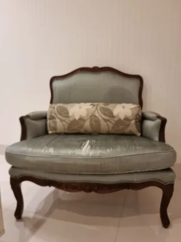 Poltrona clássica estilo Luís XV