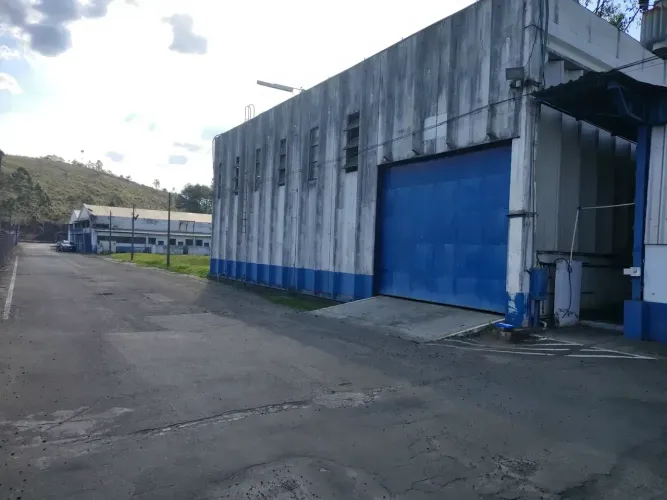 GALPÃO COBERTO 700m2 NA  BR 267 ACESSO PARA CARRETAS FICA 2KM DA BR 040 EM FRENTE LOTEAMEN