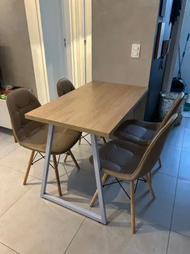 Mesa de jantar com cadeiras