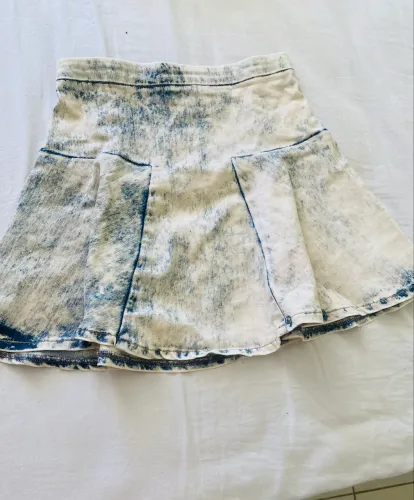 Saia Farm jeans evasê com zíper em metal P