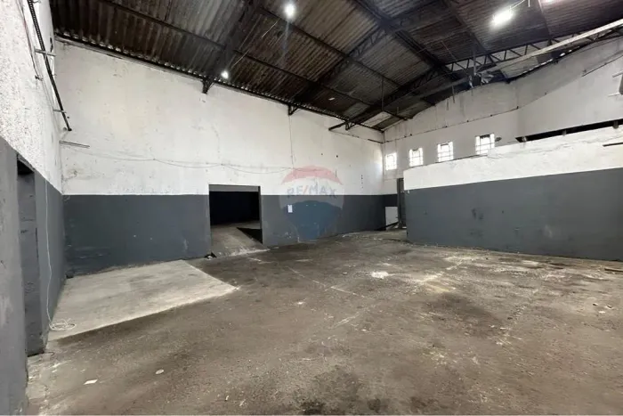 Galpão Industrial ZUP 1 no Capuava: 500m² com 180 kVA e Pé-Direito de 9m