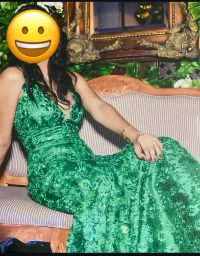 VESTIDO VERDE-ESMERALDA COM BORDADOS E BRILHOS