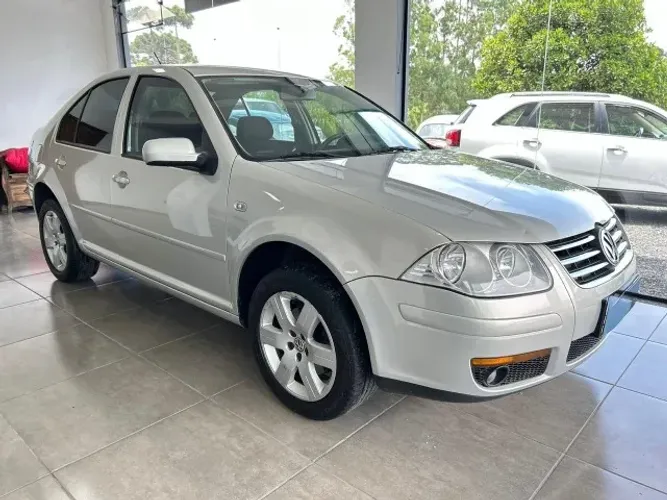 Volkswagen Bora 2.0/ 2.0 Flex 8V Aut. 2010