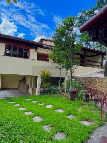Casa em Condomínio Ubá Pendotiba, com Piscina - 4 Quartos