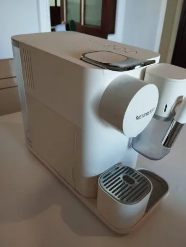 Cafeteira Espresso Nespresso Lattissima One Branca 110V