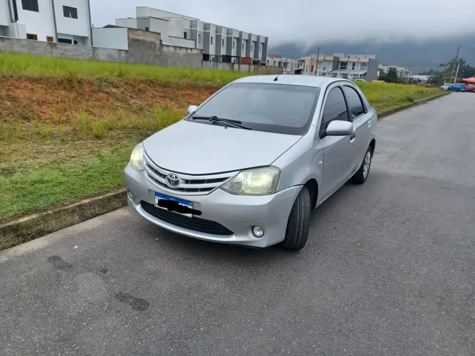 Toyota Etios XS Sedan 1.5 Flex 16V 4P Mec. 2013