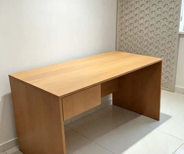 Mesa em mdf amadeirada nova