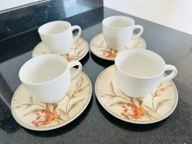 Kit 4 xícara de porcelana
