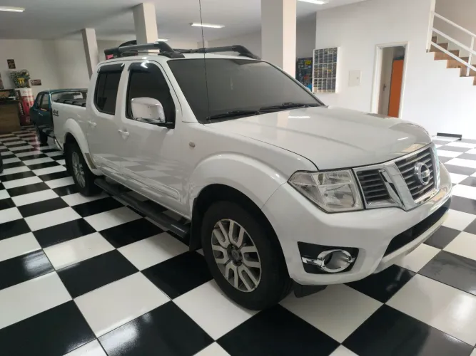 Nissan Frontier SL CD 4X4 2.5tb Diesel AUT 2014