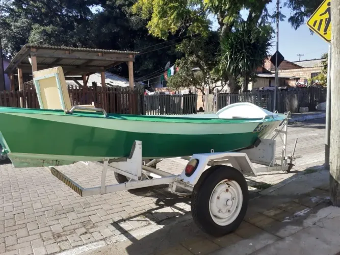 BARCO FIBRA REBOQUE E MOTOR PERFEITO