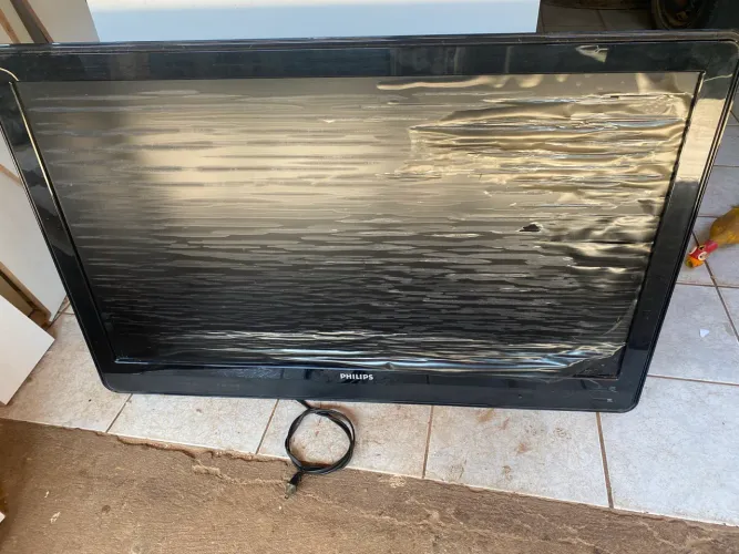 Tv para retirada de peças  Philips 