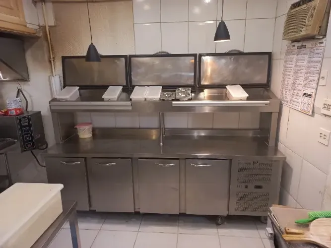 Balcão refrigerado para preparo de pizzas