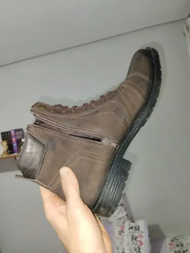 Bota masculina em ótimo estado 