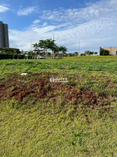 Terreno em condomínio disponível para venda no bairro Gávea em Uberlândia MG