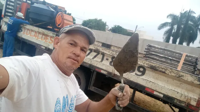 Contrato ajudante da construção de sobradinho tem prioridade devido deslocamento