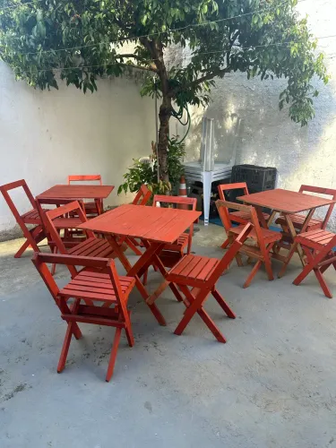 03 Conjuntos de mesas e cadeiras
